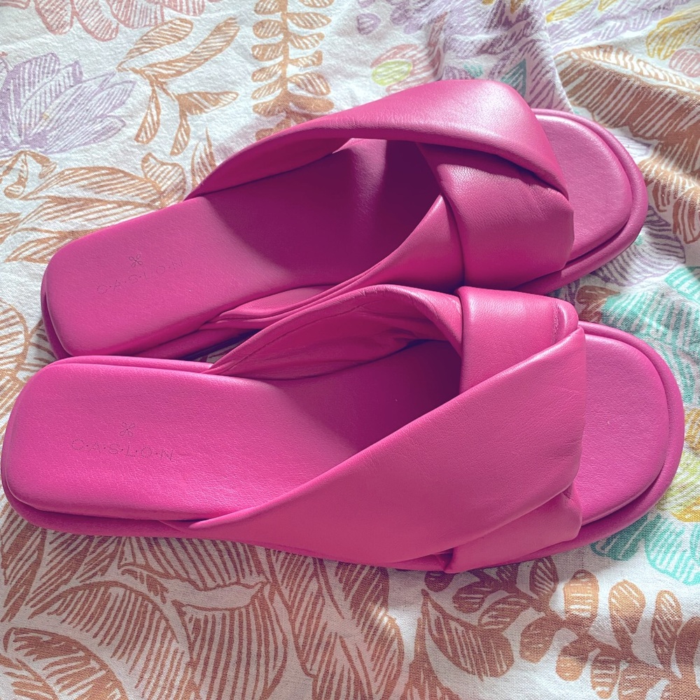 Pink Leather Slide Sandals from Nordstrom. NWT.  Never worn. Soft & Cushy.Size 7 - Picture 9 of 16